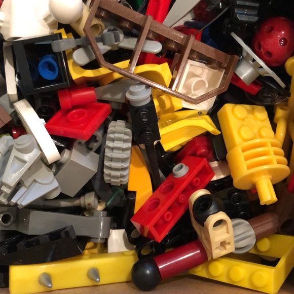 2 pounds assorted Lego Pieces - Picture 7 of 8